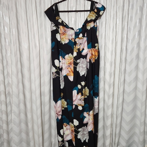 City Chic Off Shoulder Floral Dress - Picture 4 of 13